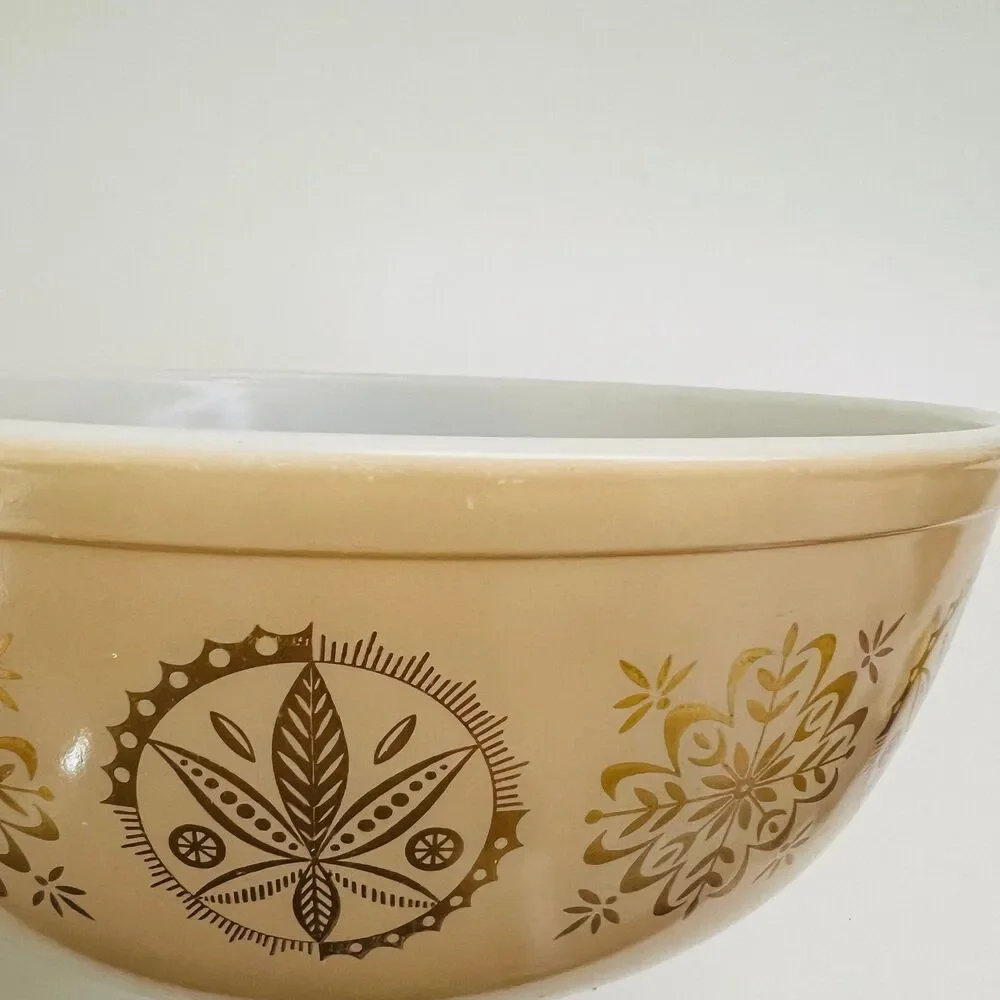 PYREX Beige Gold Folk Art Hex Signs 404 Mixing Bowl 4-Quart